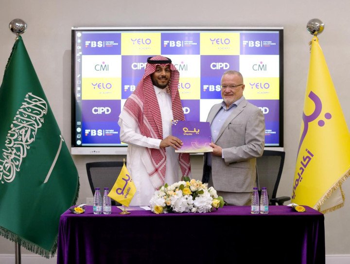 خطوة نوعية لتعزيز الابتكار والقيادة وتحقيق مستهدفات رؤية المملكة 2030 اتفاقية شراكة استراتيجية بين أكاديمية يلو وشركة حل الأعمال المستقبلية لتطوير الكوادر الوطنية يوليو 2025
