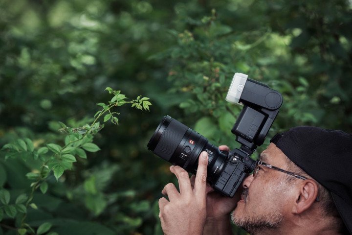 سوني تطلق عدسة Macro GM OSS مقاس 100 مم ببعد بؤري F2.8 في المملكة العربية السعودية