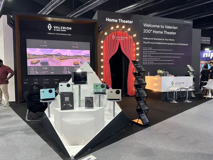 " العالمية تكشف النقّاب علىجهاز العرض VisionMaster Max خلال اليوم الأول من "جيتكس جلوبال 2025"
